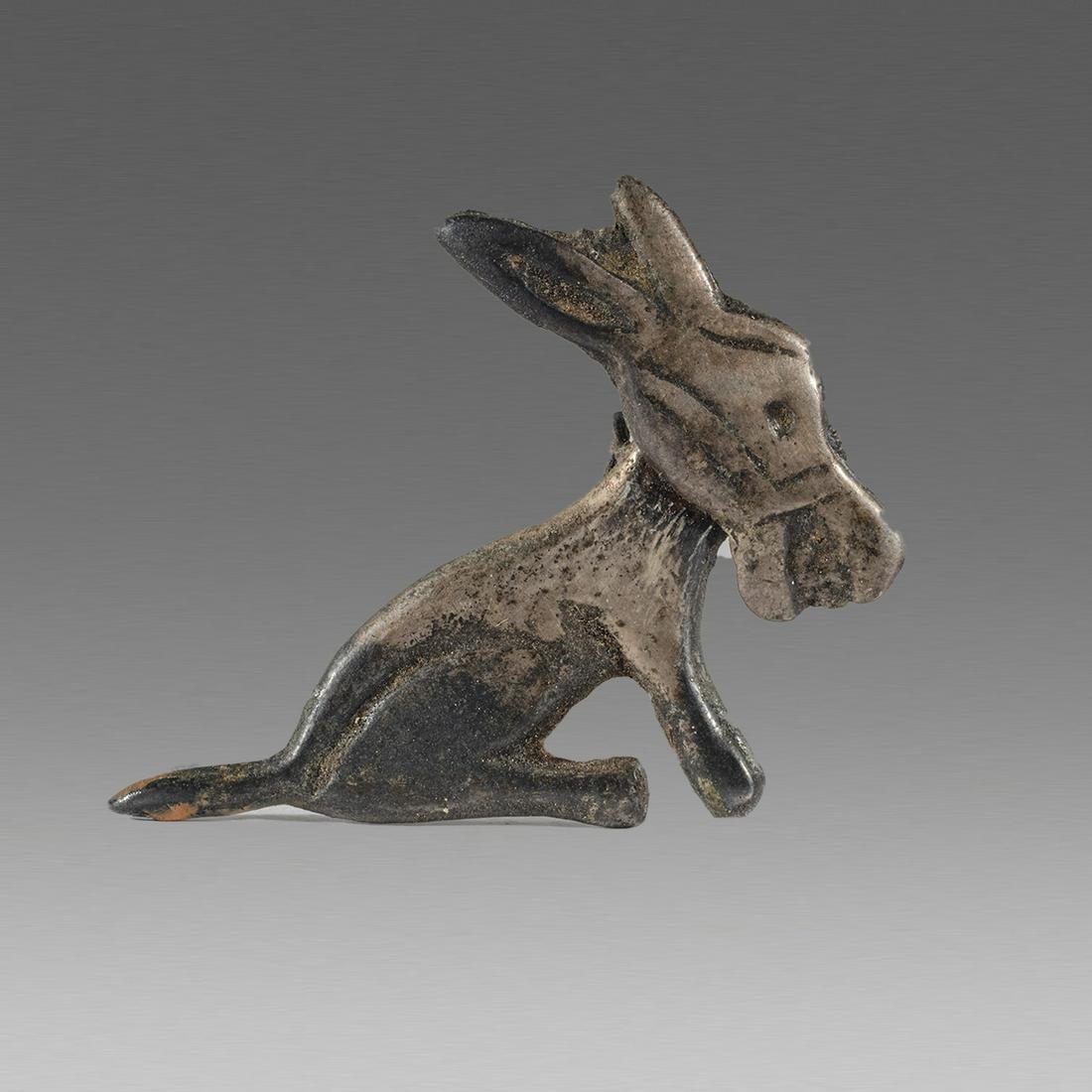 Antique Mexico Silvered Brooch with running Dog.: Antique Mexico Silvered Brooch with running Dog. size 1 5/8 inch length. silvered bronze brooch of running dog. missing pin. Provenance: Ex Eldert Bontekoe, Pegasi. Ann Harbor Michigan, USA.