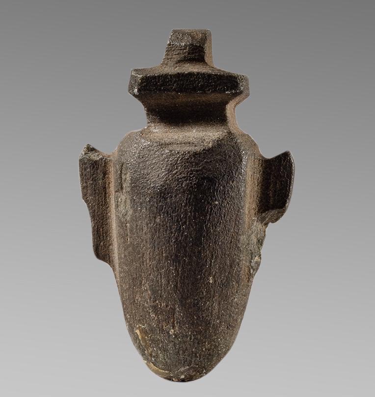 Ancient EGYPTIAN Stone Heart Amulet Late Dynastic: Ancient EGYPTIAN Stone Heart Amulet Late Dynastic Period. 664-332 BCE. Size 28 x 17 mm. Fine carved stone heart Amulet. Provenance: Ex Dr Joseph Touma, VA, USA.