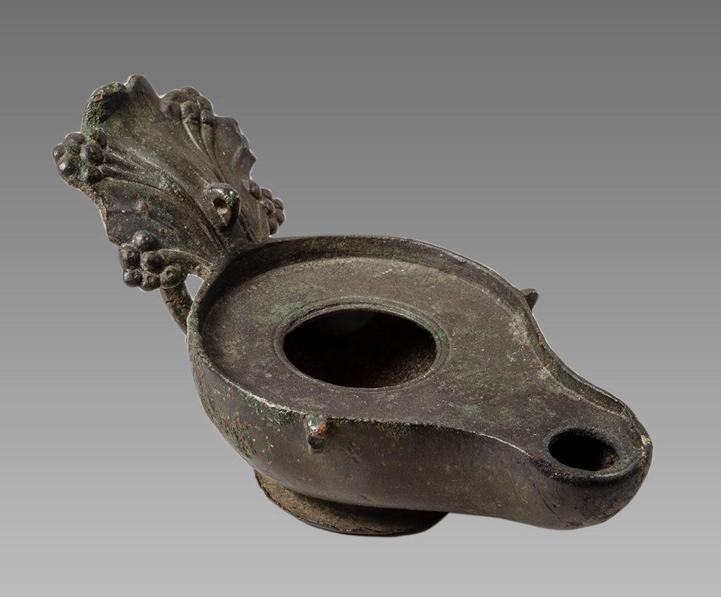 Ancient Roman Bronze Oil Lamp c.1st-4th century AD. (1 of 2)