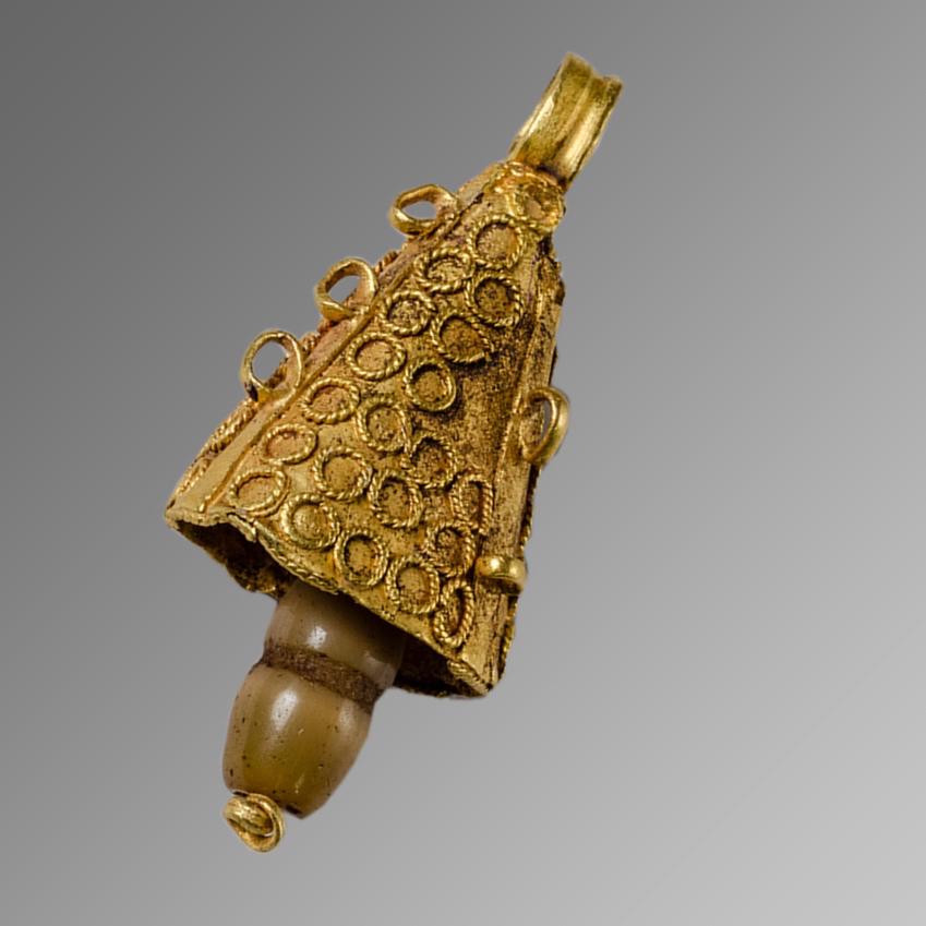 Islamic Gold Pendnant. (1 of 1)
