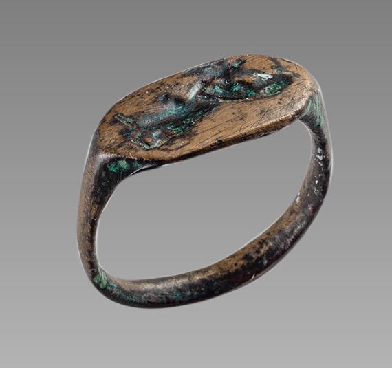 Ancient Greek Bronze Ring with Bull c.3rd century BC. (1 of 2)