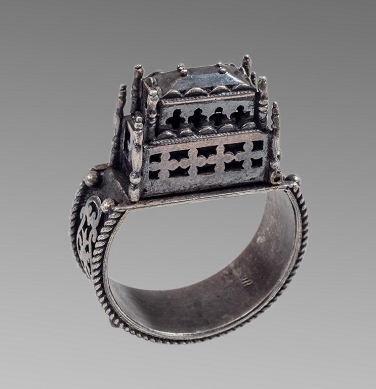 Antique Christian Silver ring with Church. (1 of 3)