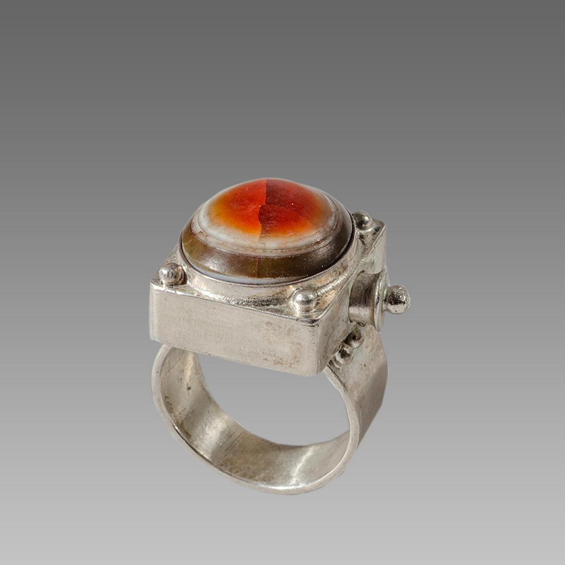 Silver ring with Agate Eye Bead. (1 of 2)