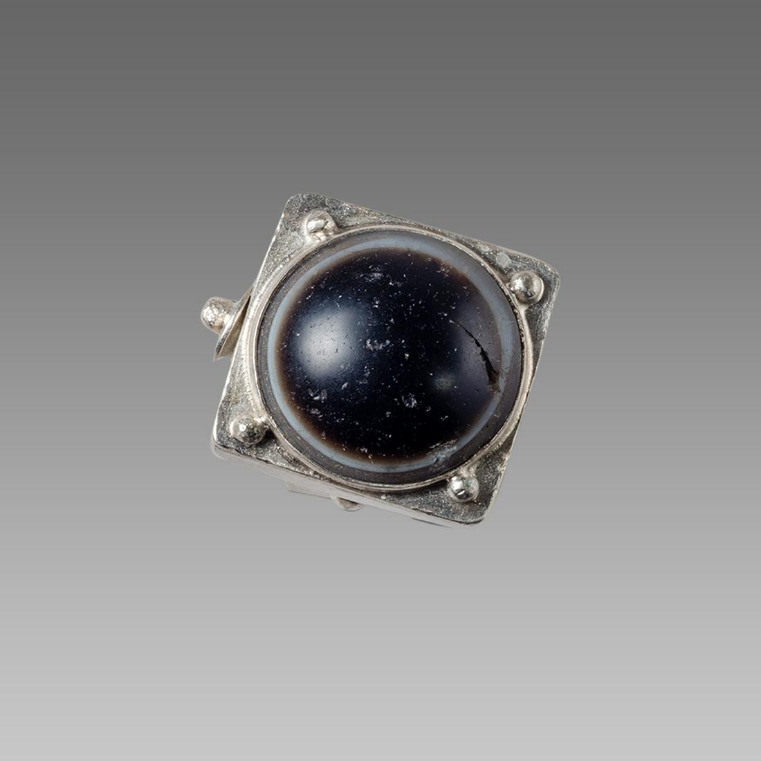 Silver ring with Agate Eye Bead. (1 of 4)