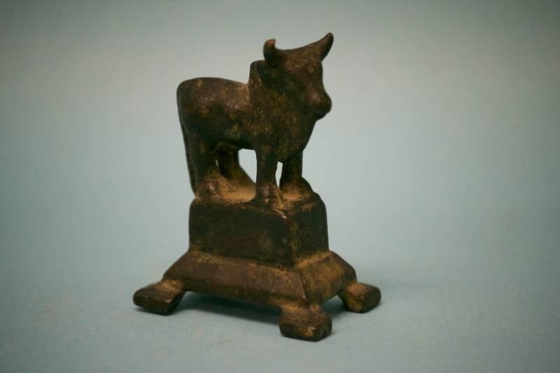 Ancient Roman Bronze Zebu Bull On Footed Base c.2nd (1 of 2)