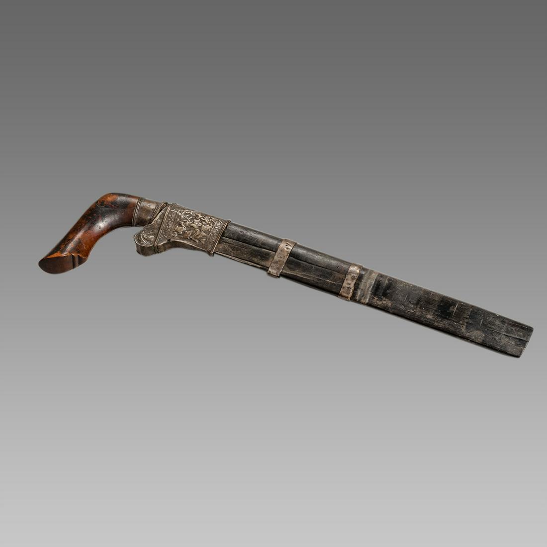 Antique indonesian Dagger with silver mount. (1 of 2)