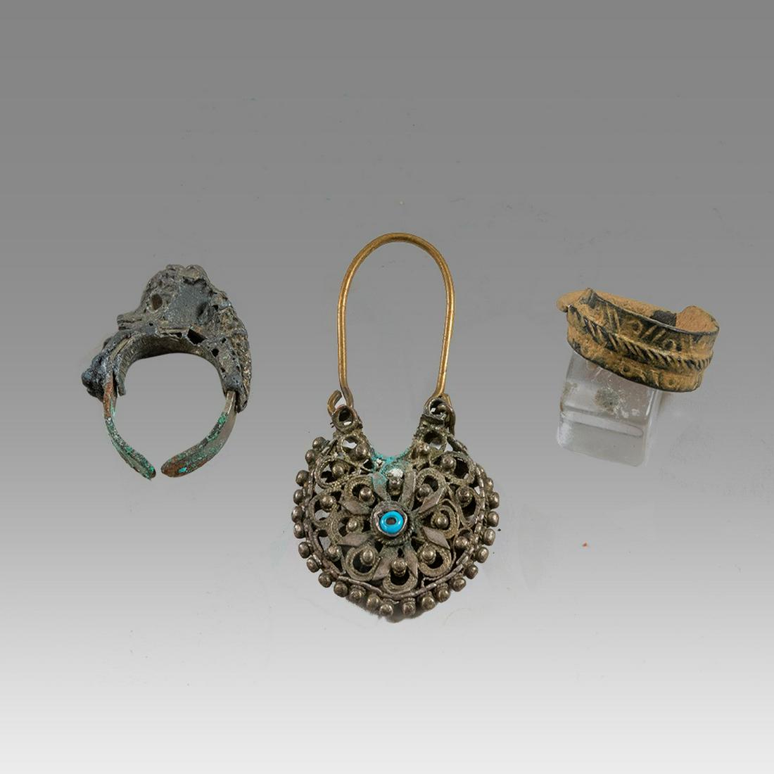 Lot of 3 Islamic Silver and bronze Earrings, Ring (1 of 2)