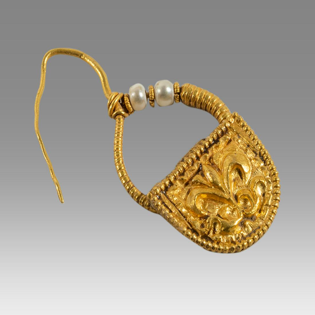 Ancient Roman Gold Earring c.1st-4th century AD. (1 of 2)