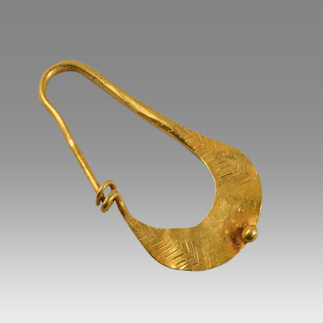 Ancient Roman Gold Earring c.1st-4th century AD. (1 of 2)