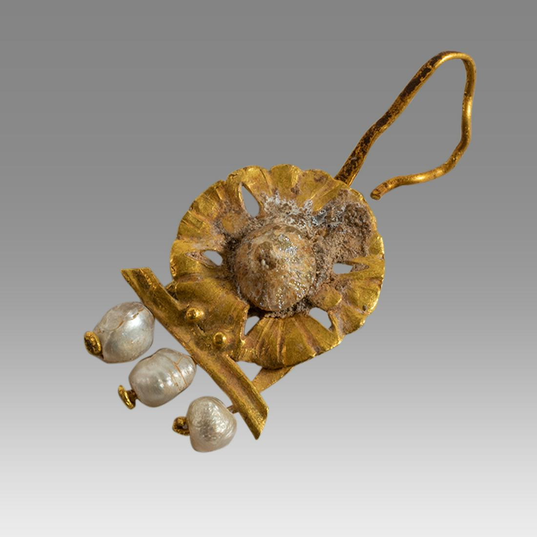 Ancient Roman Gold Earring c.1st-4th century AD. (1 of 2)