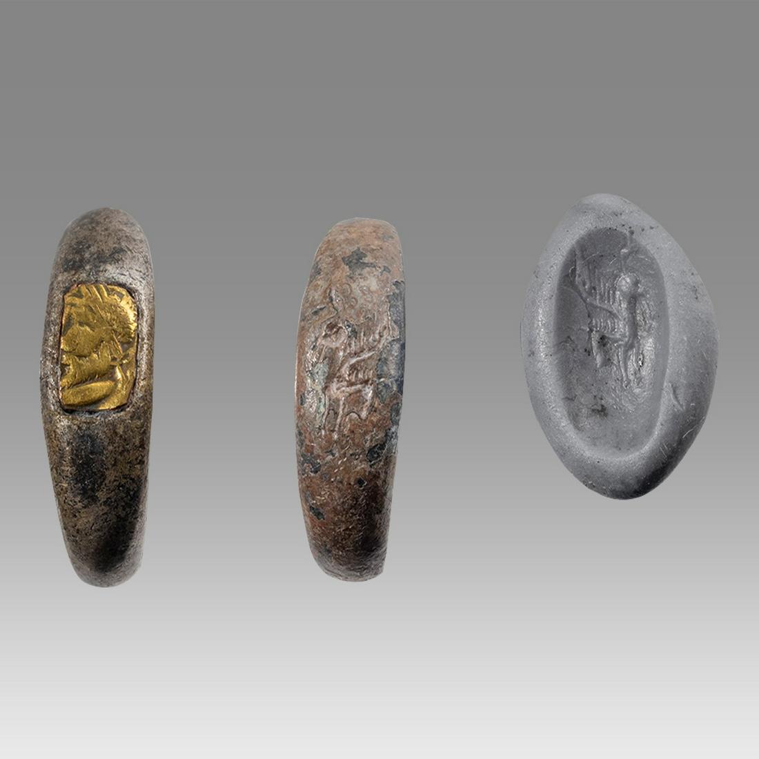 Lot of 2 Ancient Roman Silver Rings c.2nd-4th century AD. (1 of 2)