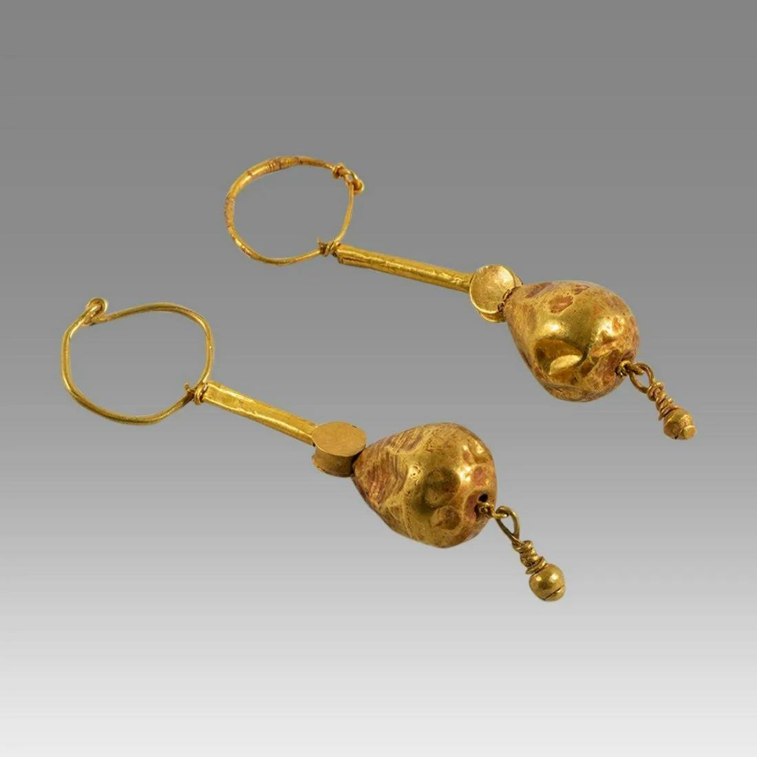 Ancient Roman Gold Pair of Earrings c.1st century AD. (1 of 2)