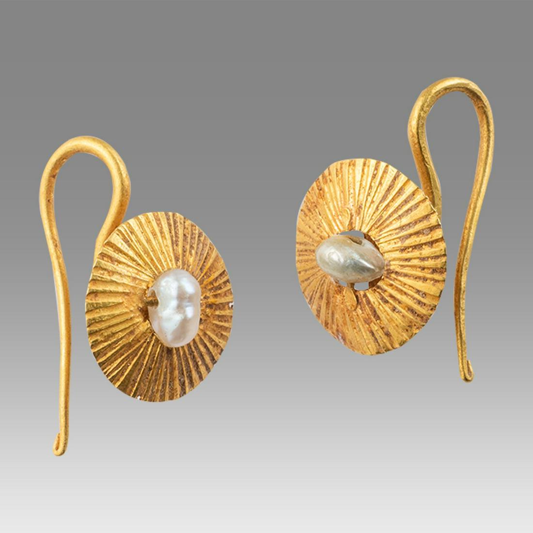 Ancient Roman Gold Pair of Earrings c.1st-4th century AD. (1 of 2)
