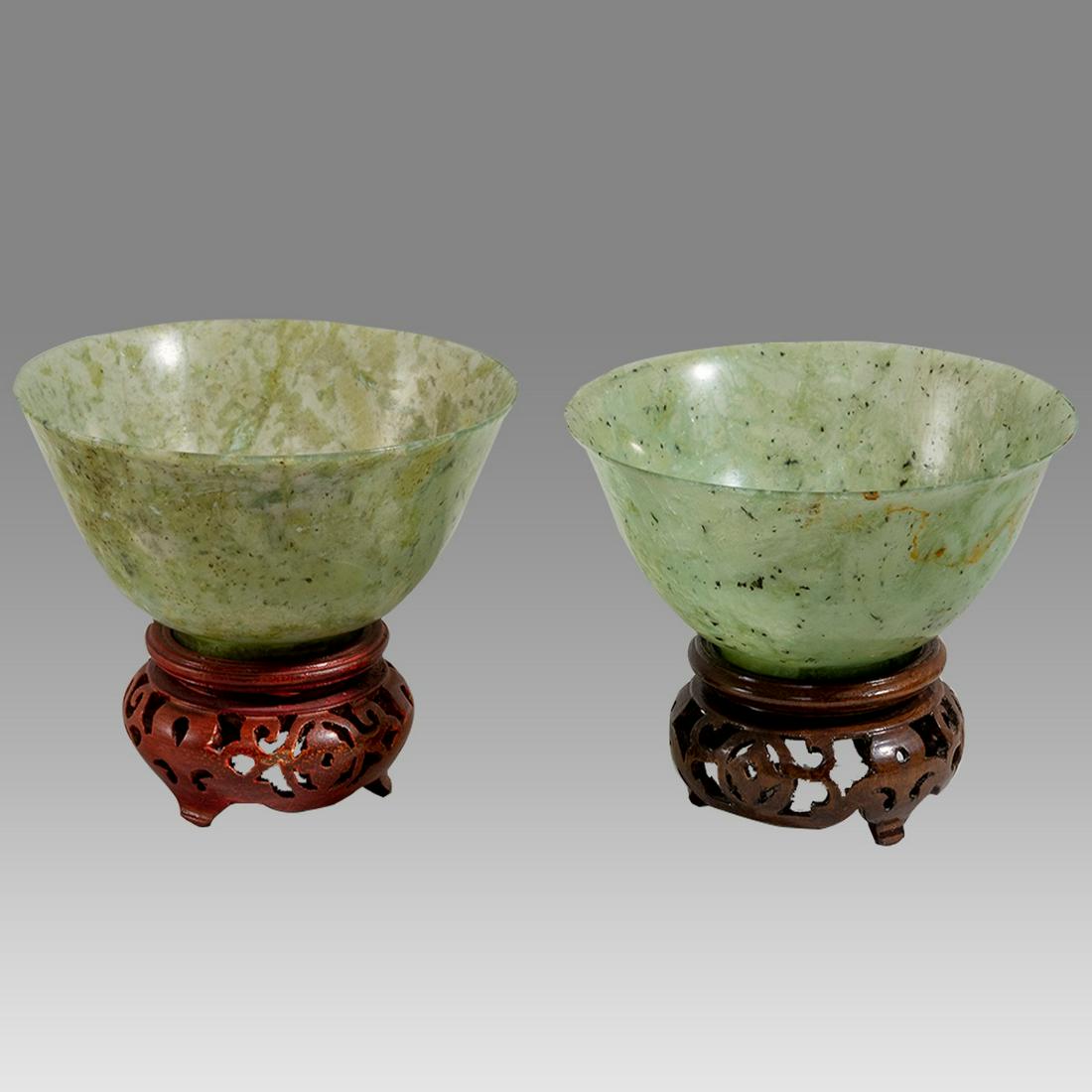 Lot of Chinese jade bowls with stand. (1 of 2)