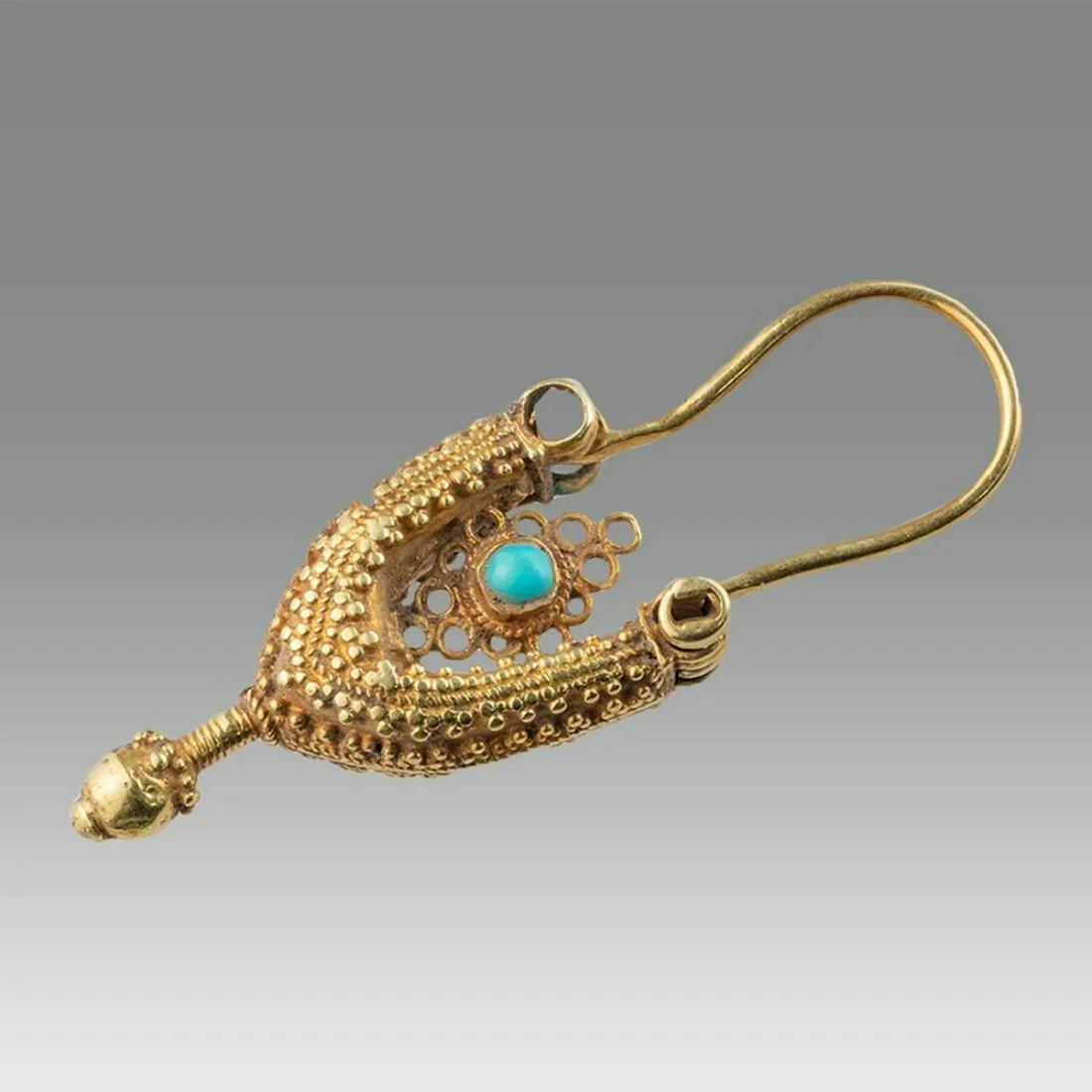 Ancient Islamic Gold Earring c.8th-12th century AD. (1 of 2)