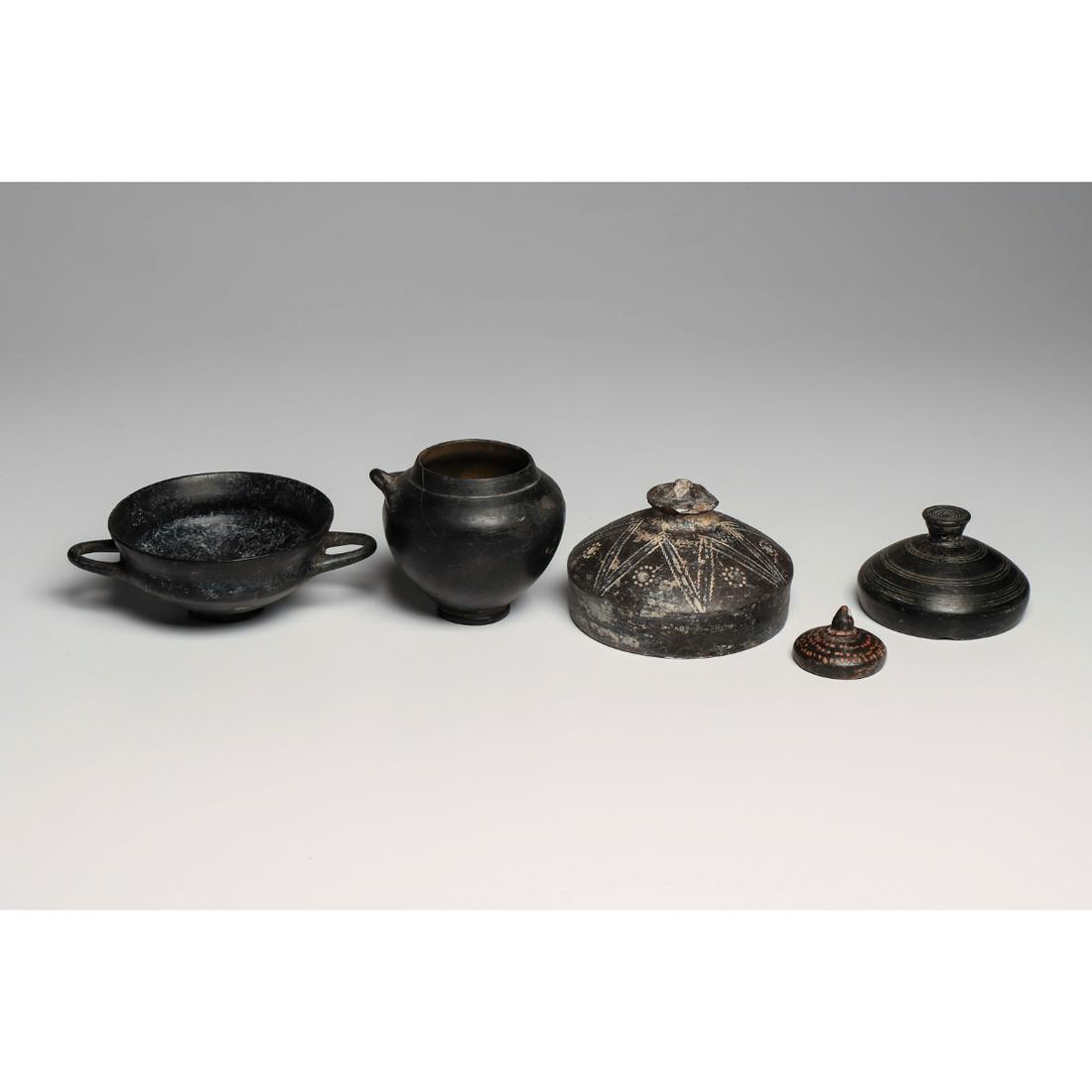 Lot of 5 Ancient Etruscan Bucchero & Impasto Ware Vessels & Lids c.6th century BC.: Lot of 5 Ancient Etruscan Bucchero & Impasto Ware Vessels & Lids c.6th century BC. Size 3 1/2 - 1 1/4 inches high. Five different pottery examples, including a kylix having a flared rim and decorated 