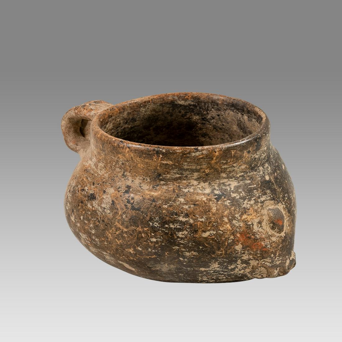 Ancient Pre Columbian Mayan Bowl, Ca. 600 to 900 AD.: Ancient Pre Columbian Mayan Bowl, Ca. 600 to 900 AD. Size 6 1/4 inches diameter includes handle x 3 5/8 inches high. A small size round example thick walled bowl with loop handle at shoulder, stylized