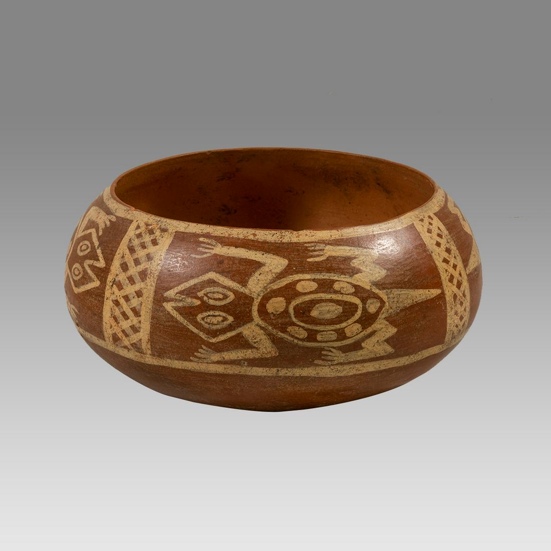 Inca Style Bowl with Painted Lizards.: Inca Style Bowl with Painted Lizards. Size 8 3/4 inches diameter. 4 3/4 inches high Fine pottery bowl with painted lizards. From the Estate of David Sheridan, Branchburg, NJ., acquired 1950â€™s t