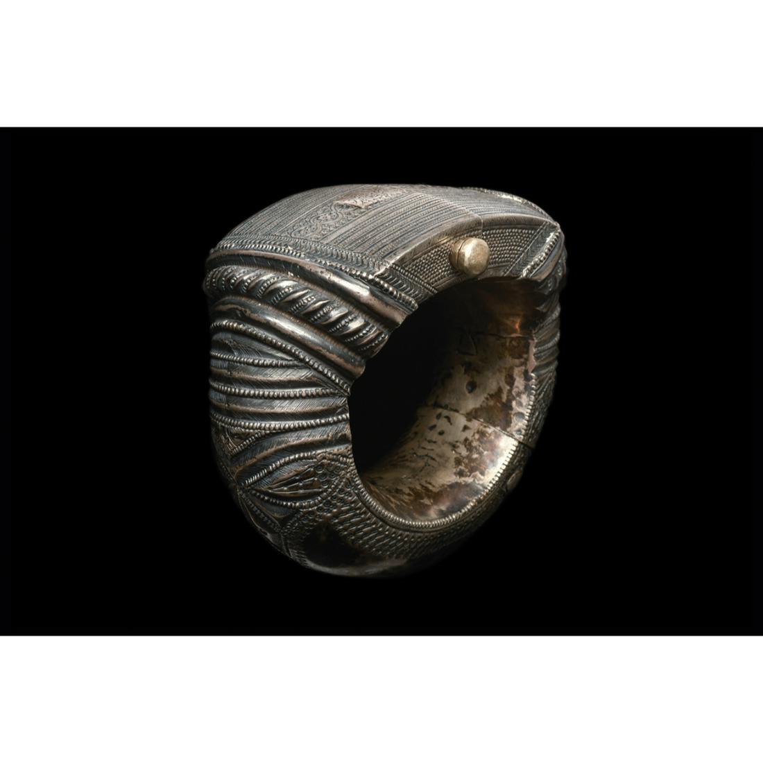 19th century Middle Eastern Omani Silver Bracelet/Anklet. Zanzibar.: 19th century Middle Eastern Omani Silver Bracelet/Anklet. Zanzibar. Size 5 x 3 inches. Large silver cuff with front rectangular panel showing fine filigree and abstract pattern with baroque curved ban