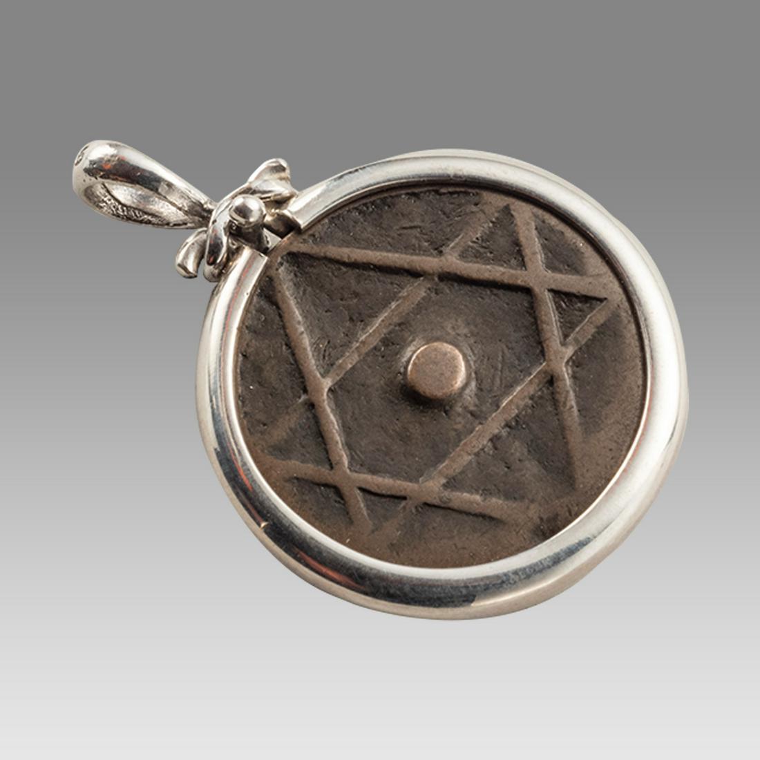Islamic Moroccan Bronze coin with Star in Silver Pendant C. 1286 AD.: Islamic Moroccan Bronze coin with Star in Silver Pendant C. 1286 AD. Authentic Moroccan Falluse Bronze coin, Very Fine condition. The coin is authentic set in Modern Silver pendant. wearable. 26 mm be