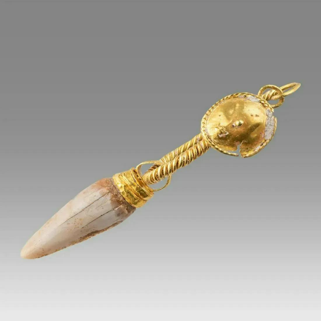 Ancient Roman Gold Earring c.1st-4th century AD. (1 of 2)