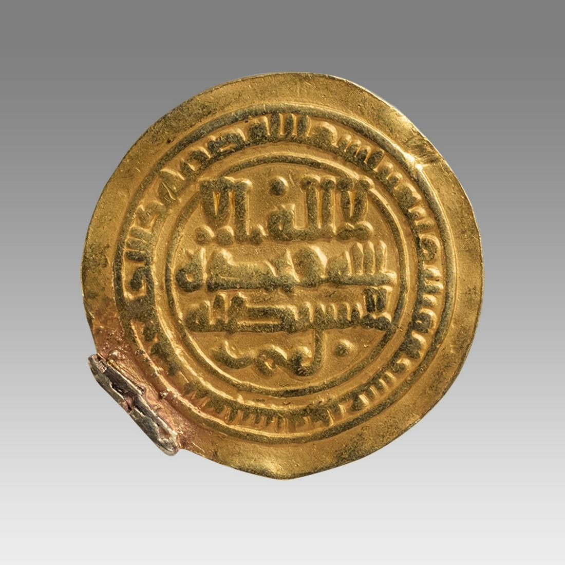 ABBASID OF YEMEN: al-Muqtadir, 908-932, gold "amiri" dinar (1.69g), San'a, AH313, A-1058.2,: ABBASID OF YEMEN: al-Muqtadir, 908-932, gold "amiri" dinar (1.69g), San'a, AH313, A-1058.2, single margin on obverse, mount removed, VF.