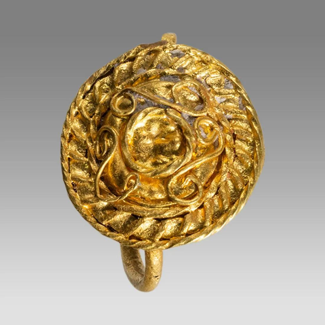 Ancient Roman Gold Single Earring c.1st-2nd century AD. (1 of 2)