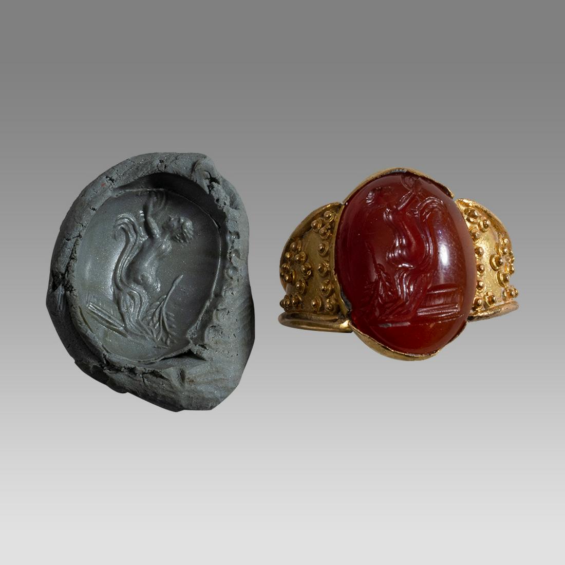 Ancient Roman Agate Intaglio Set in Gold Ring c.2nd century AD. (1 of 2)