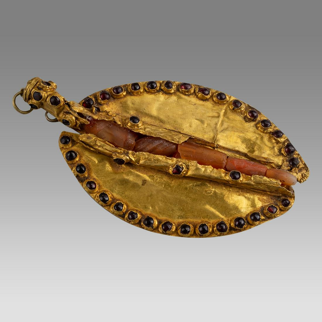 Ancient Roman Gold Large Pendant with Garnet c.1st century AD. (1 of 2)