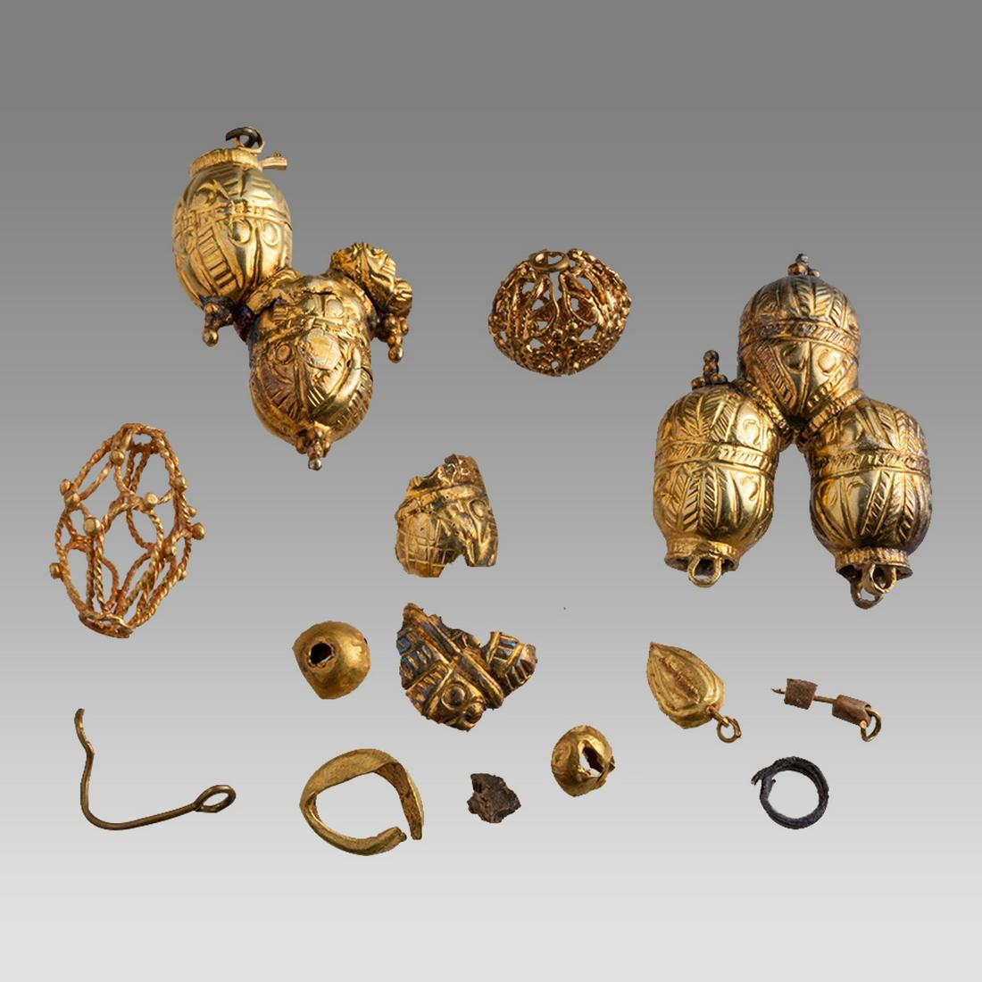 Lot of Ancient Roman Gold pair of Earrings and beads c.1st-2nd century AD. (1 of 1)