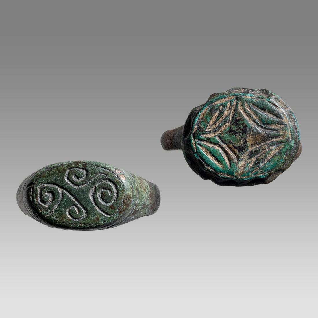 Lot of 2 Ancient Roman Bronze Rings c.1st-2nd century AD. (1 of 2)