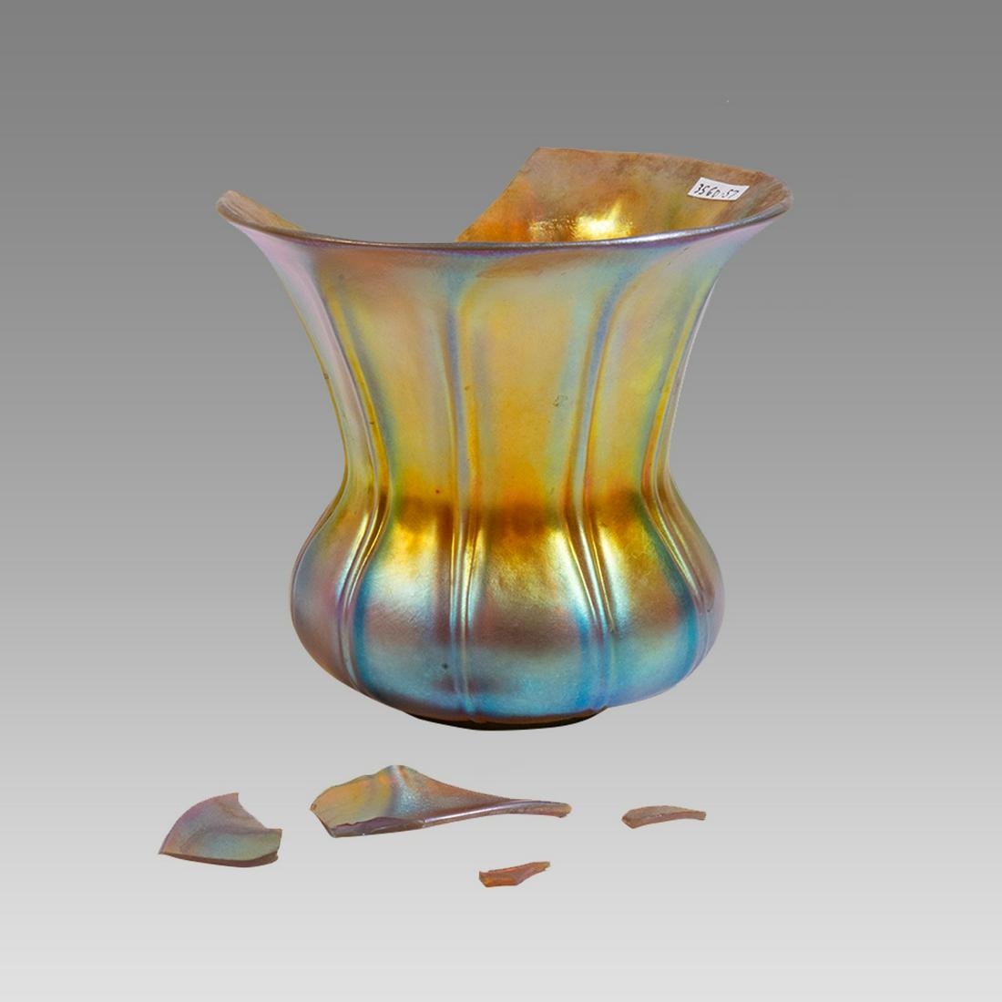 Tiffany Type Iridescent Vase â€“ Damaged. (1 of 2)