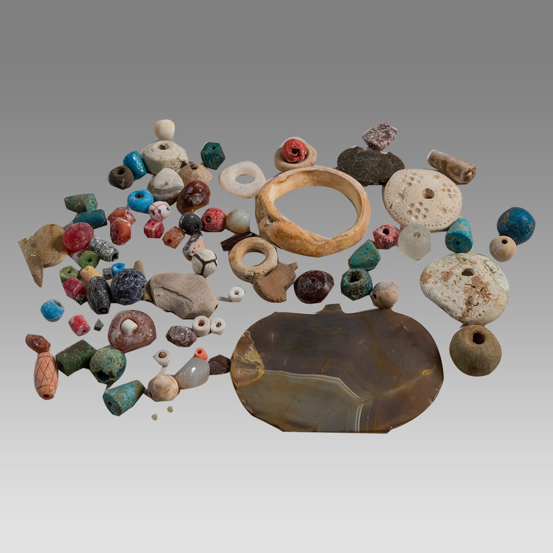 Lot of Ancient Roman Agate, Glass, Shells Loose Beads.: Lot of Ancient Roman Agate, Glass, Shells Loose Beads. Size of beads 5 - 23 mm. (4 inches length the large Agate applique)Fine Lot of mixed Stone, Agate and Glass Beads. together with shells rings fro