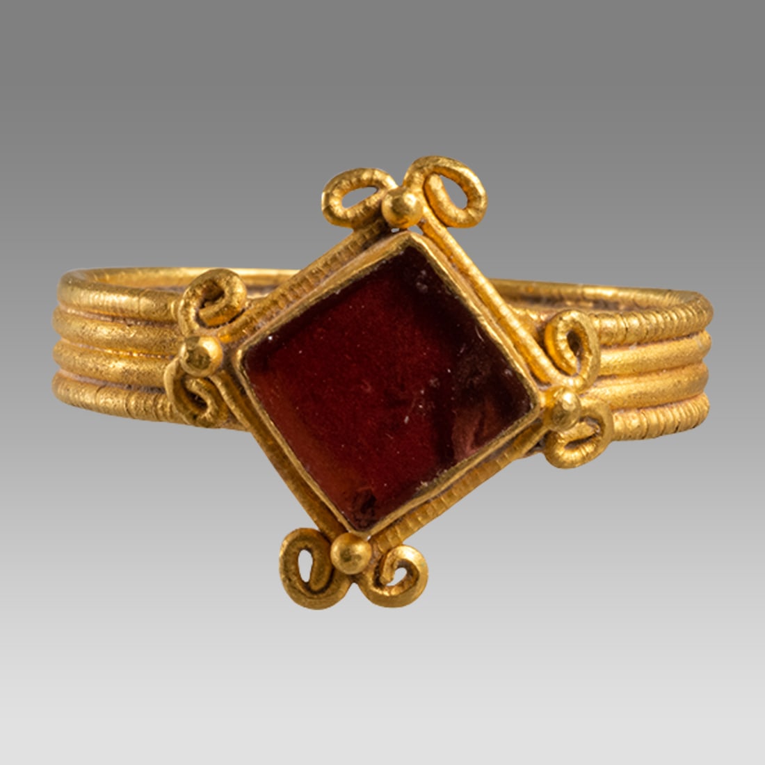 Roman Style Gold Ring With Agate Stone. (1 of 2)