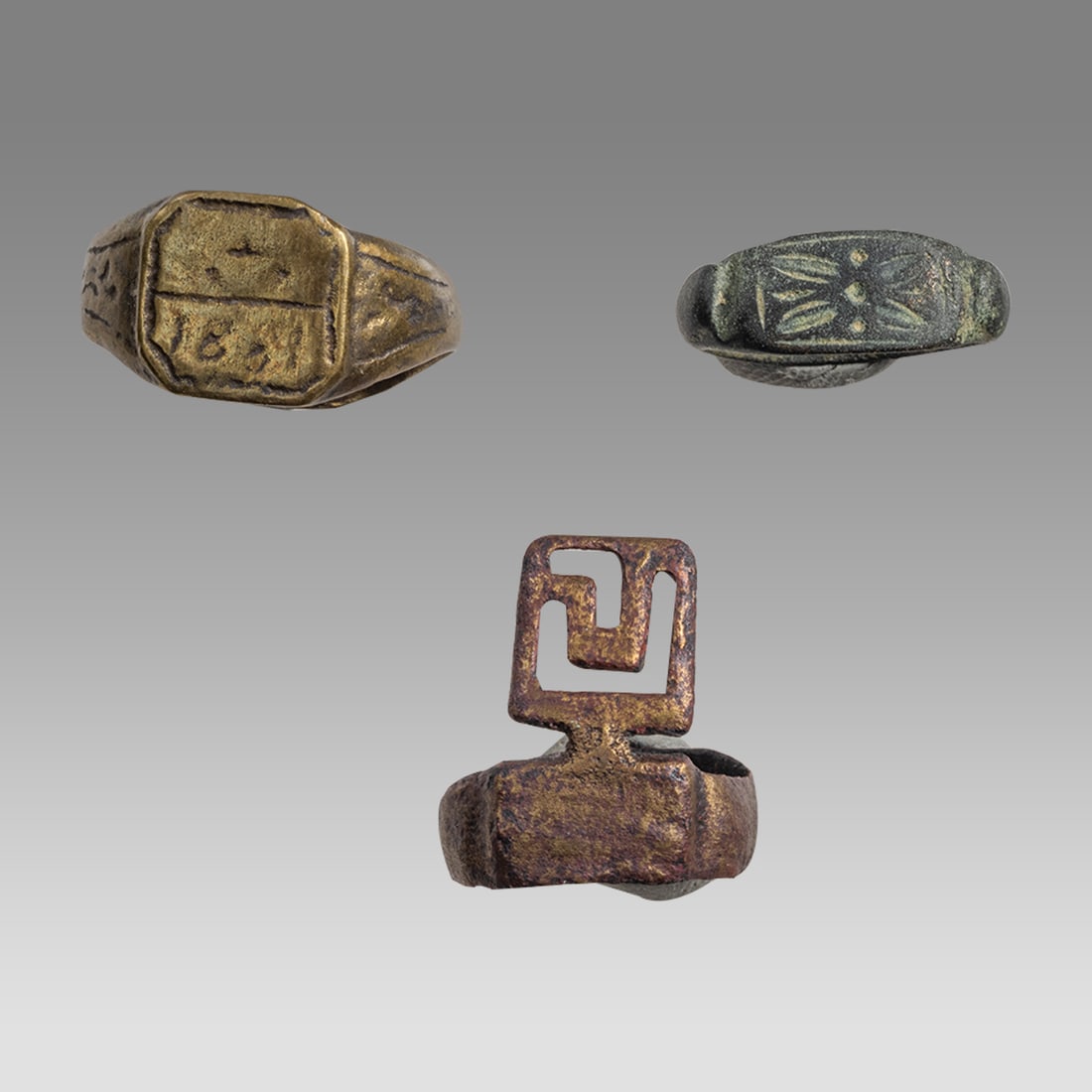 Lot of 3Ancient Roman Bronze rings c.1st-2nd century AD. (1 of 2)