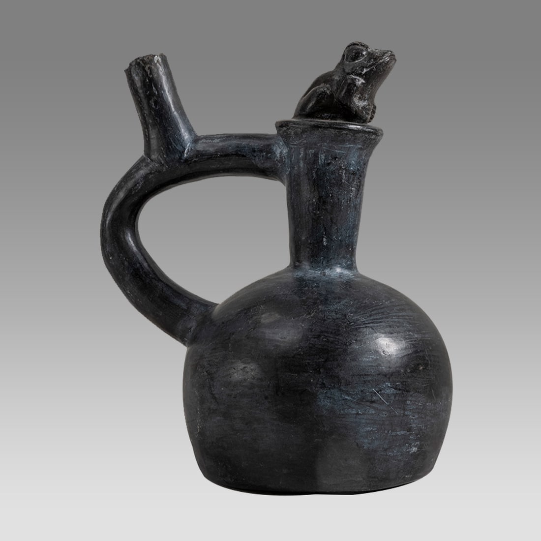 Moche Style Blackware Frog Pottery Vessel. (1 of 4)