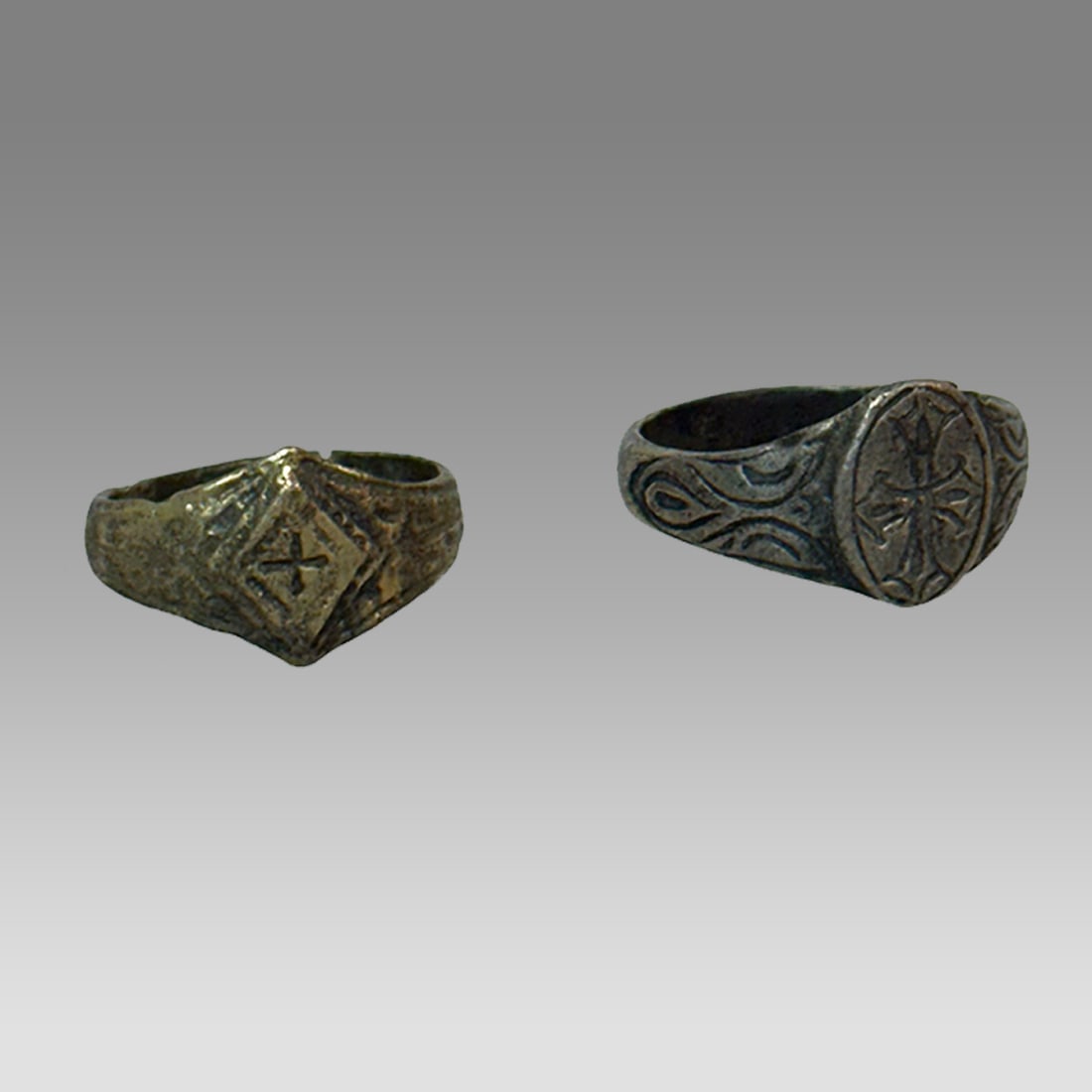Lot of 2 Ancient Byzantine Bronze rings c.8th century AD. (1 of 2)