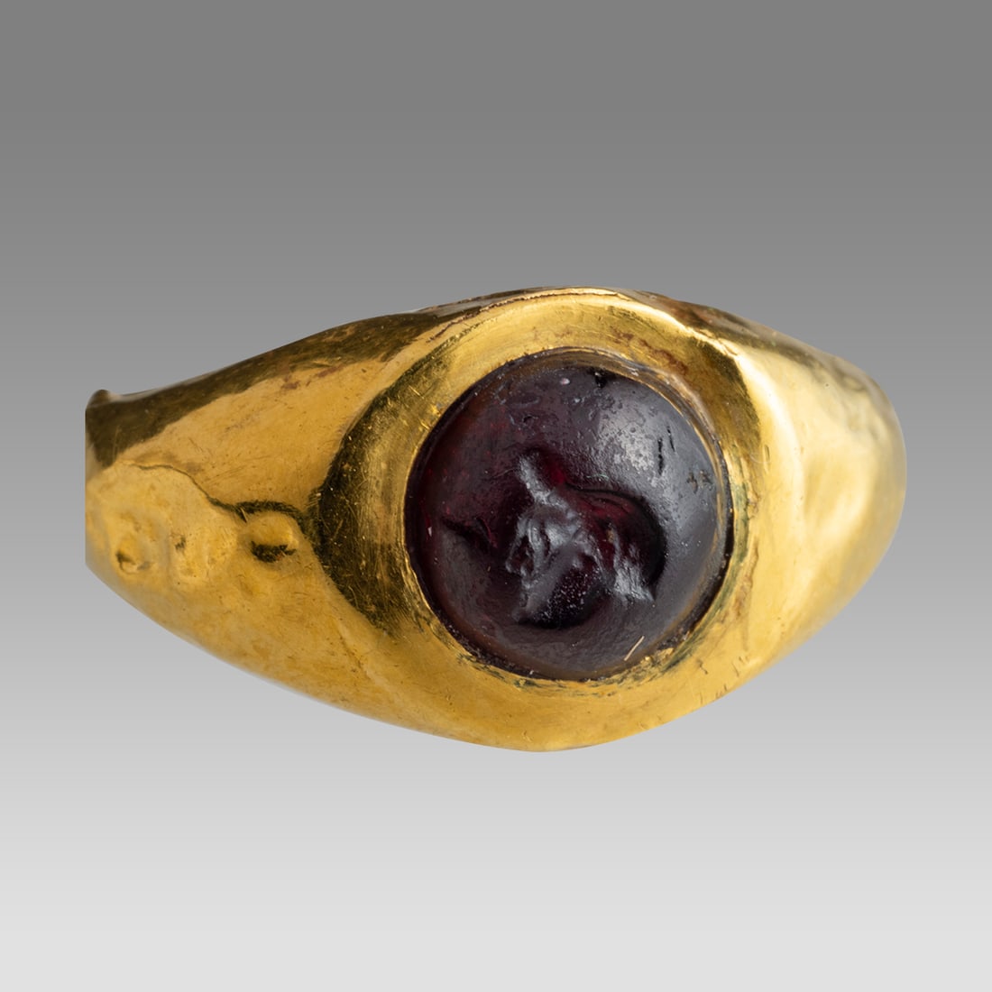 Ancient  Hellenistic Gold Finger Intaglio Ring. Ex Sothebys. c.3rd-2nd century BC. (1 of 3)