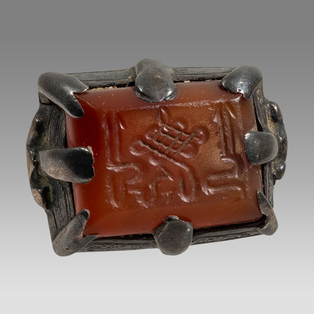 Antique Islamic Persian Silver Ring with Agate Seal c.19/20th century. (1 of 2)