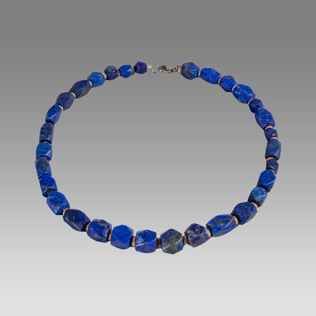 A Lapis Lazuli Bead Necklace. (1 of 1)