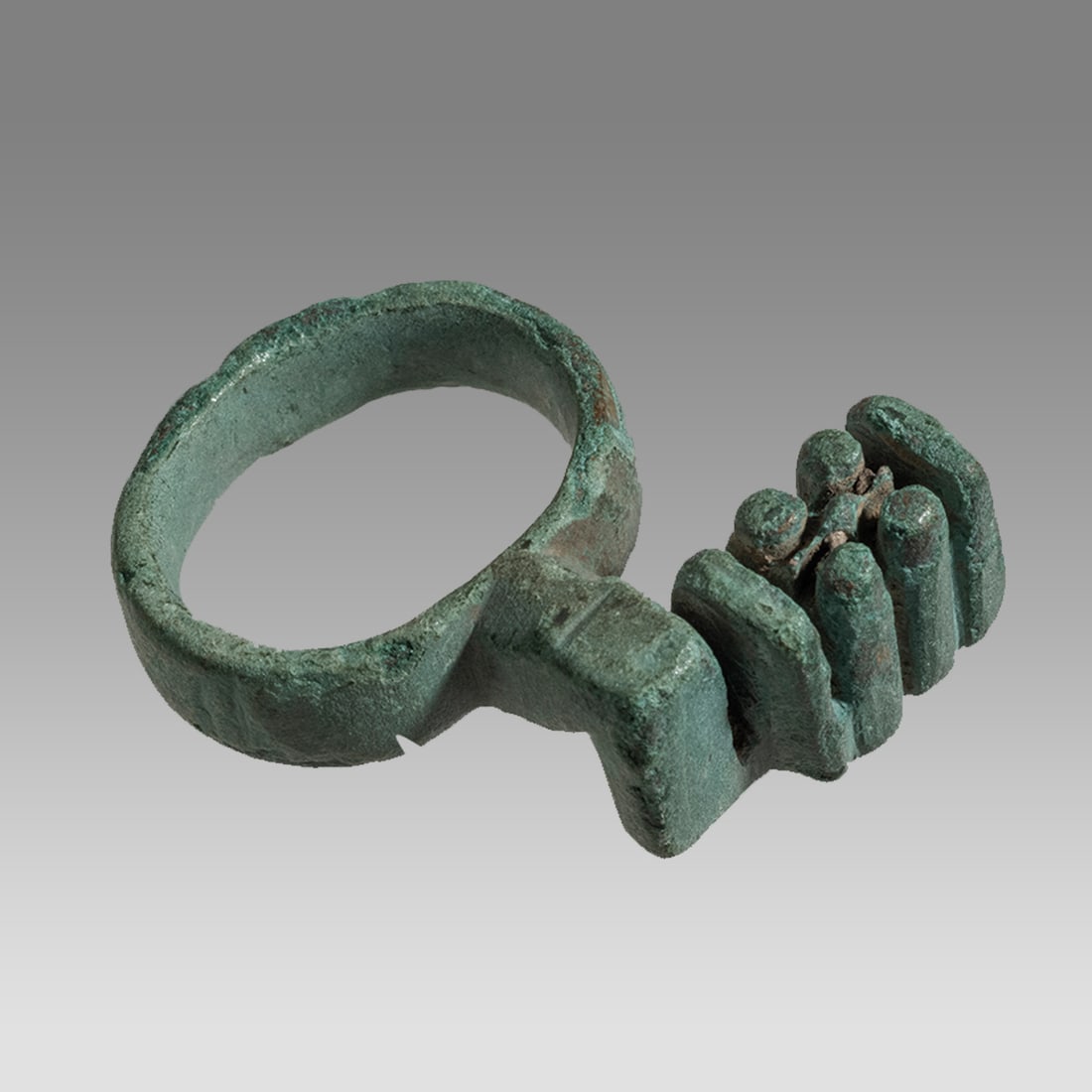 Ancient Roman Bronze Key Ring c.100-200 AD. (1 of 1)