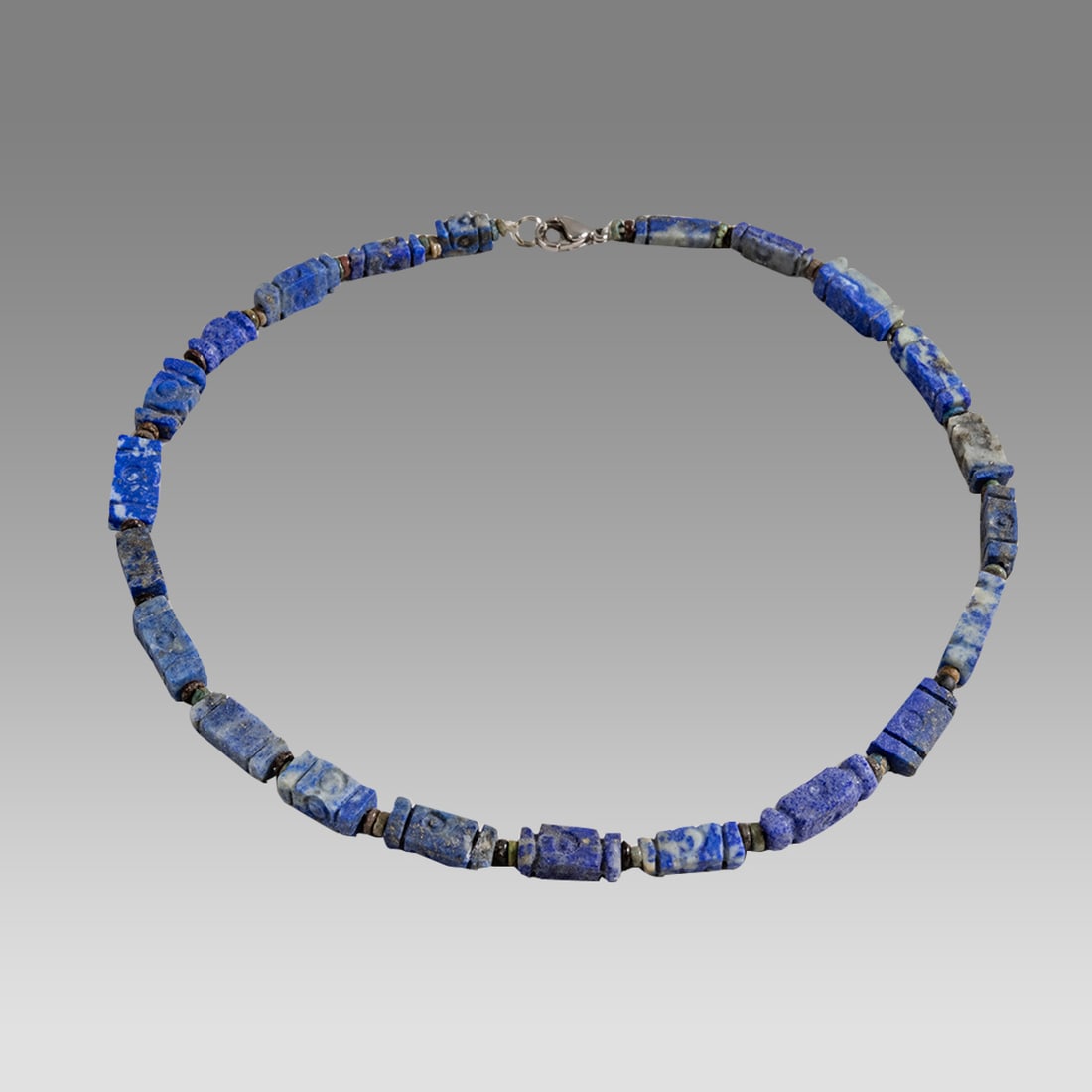 A Lapis Lazuli Bead Necklace. (1 of 1)