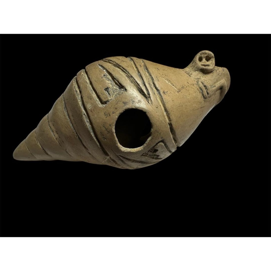 Ancient Pre Columbian Mayan Terracotta Shell c.500 -1000 AD.: Ancient Pre Columbian Mayan Terracotta Shell c.500 -1000 AD. Size 4 1/2 inches length. Unusual terracotta vessel in form of Shell with little mayan face. Provenance: EX: Seymour collection acquired th