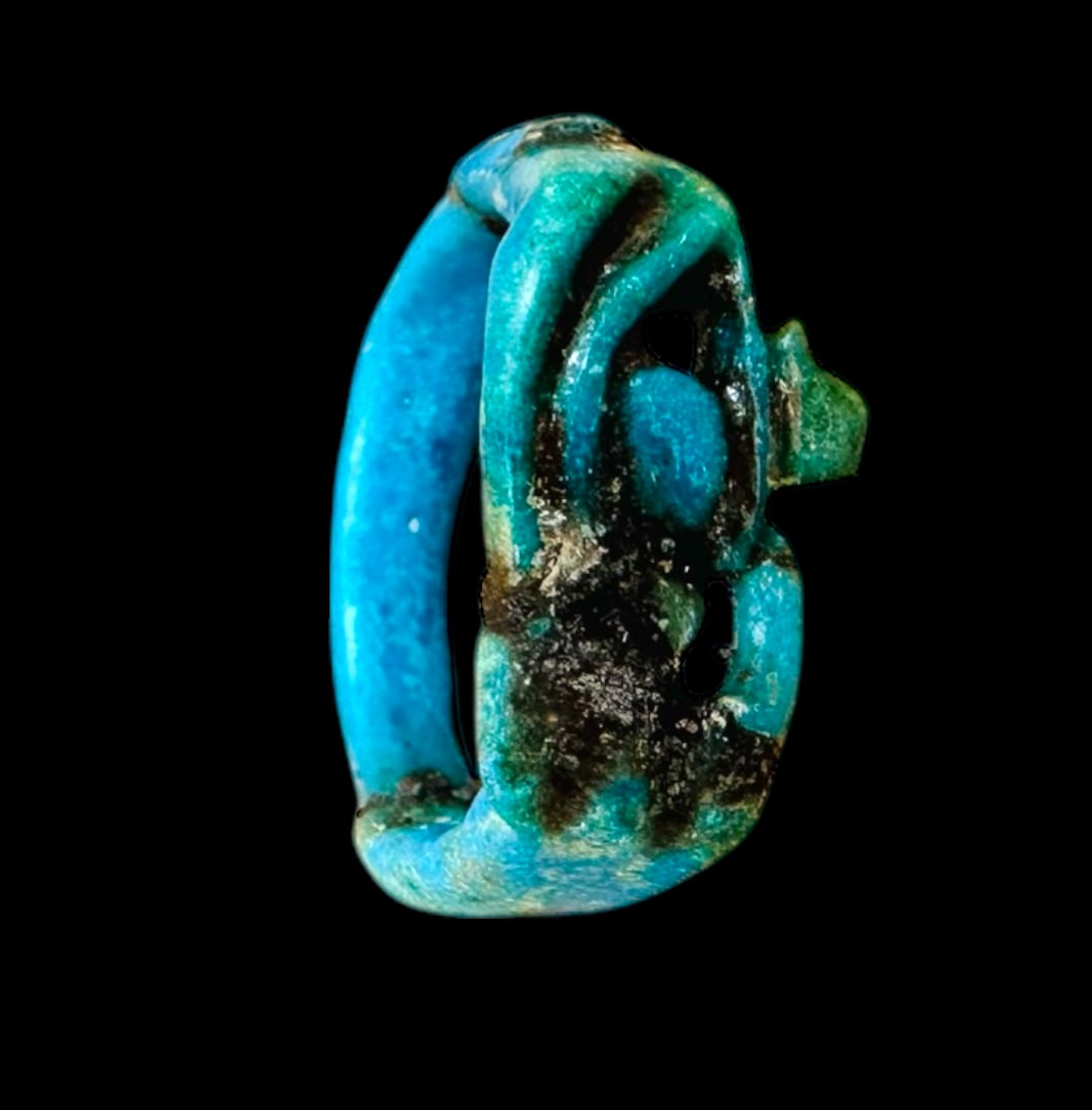 Ancient Egyptian Amarna Period Blue faience Eye of Horus ring. (1 of 2)