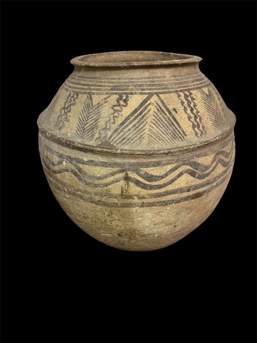 Ancient Near Eastern Large Pottery Jar c.2000 BC. (1 of 4)