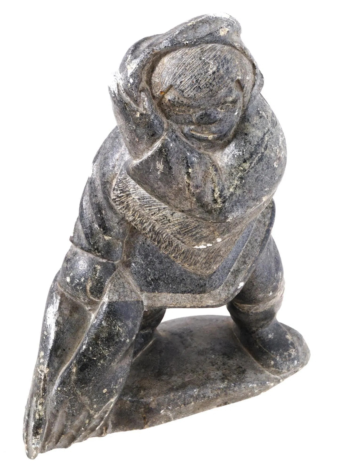 VINTAGE INUIT CARVED SOAPSTONE FIGURINE BY ISAH PAPIALUK (1 of 7)