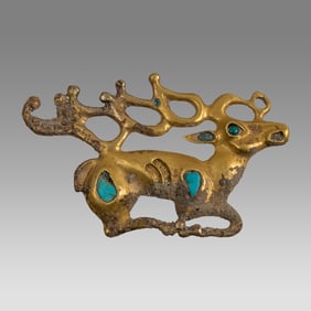 A SCYTHIAN GOLD & GEM INLAID STAG APPLIQUÉ CIRCA LATE 5TH CENTURY B.C.
