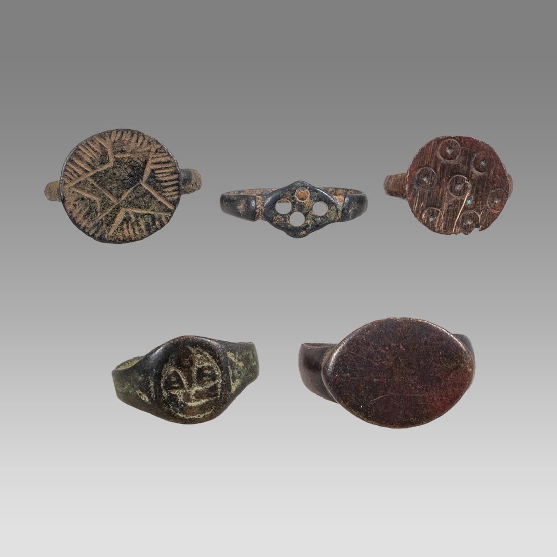lot of 5 Ancient Roman Bronze Rings c.2nd-4th century AD. (1 of 2)