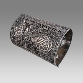 Antique Middle Eastern Silver Bracalet. A silver with Arabic Calligraphy.