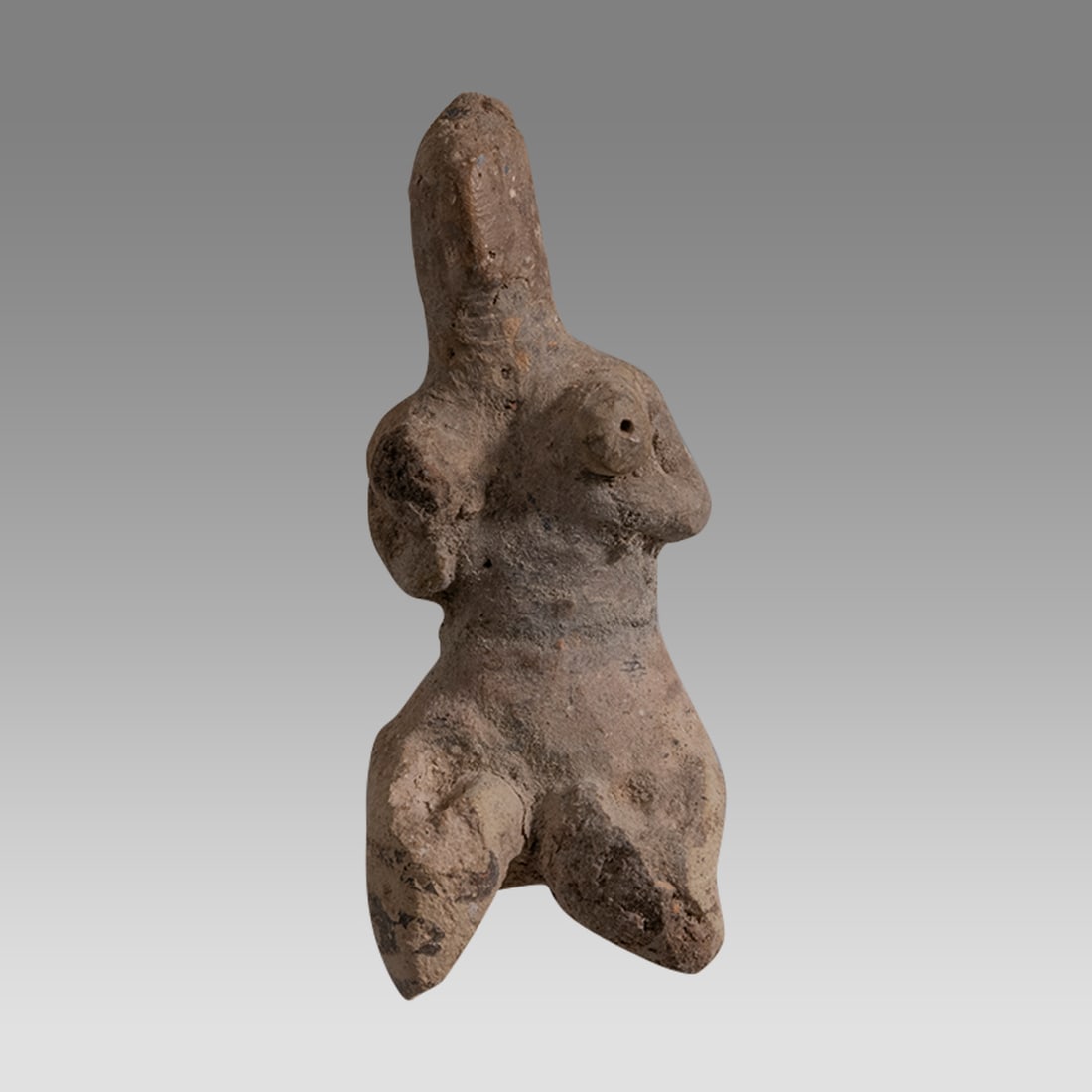 Ancient Tell Halaf Mother goddess Idol c.5000 BC.: Ancient Tell Halaf Mother goddess Idol c.5000 BC. Size 3 inches high. Rare ancient Tell Halaf seated Fertiliy mother goddess. made of a low fired buff clay. Provenance: Private Collection Of Dale McKe